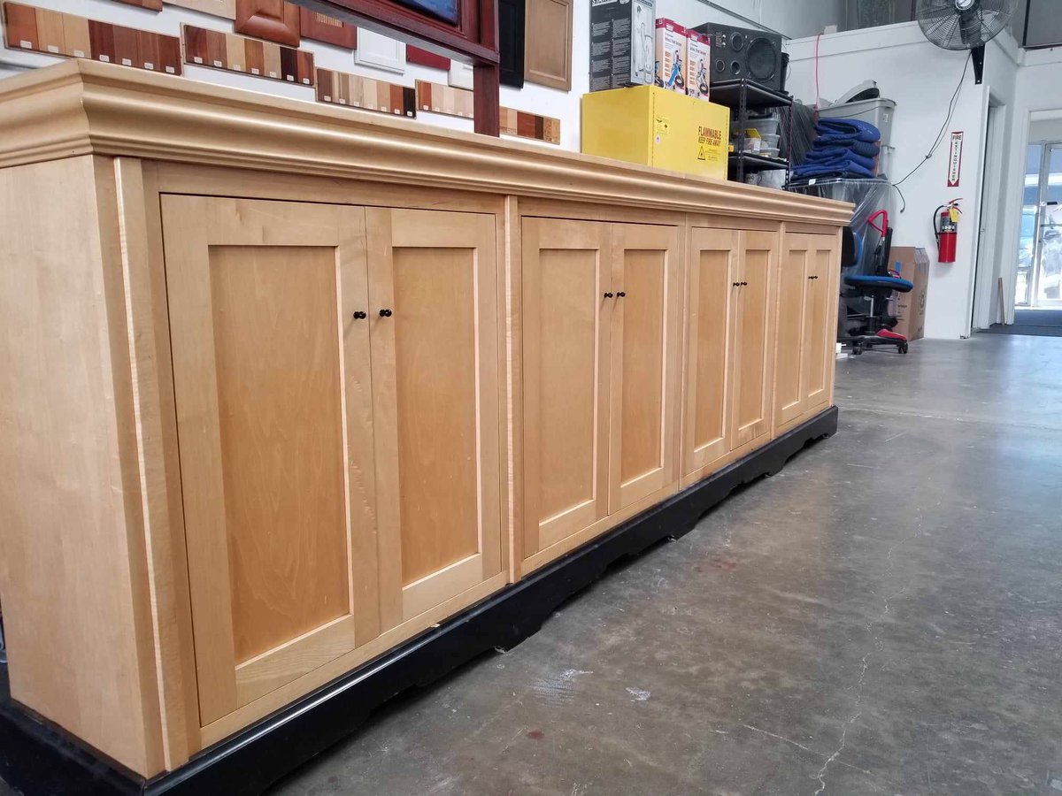 TFinishing's tweet photo. Bottom Kitchen Cabinetry for plenty of storage space🤗  Freshly stained natural #alder #wood ✨Transformation ✨ From natural to a Gray color with brown tone specs. Sched. your next #kitchendesign or #bathroomdesign (714) 845-3578 swipe ➡️ to see the finished product!! https://t.co/nTHQOpuglu