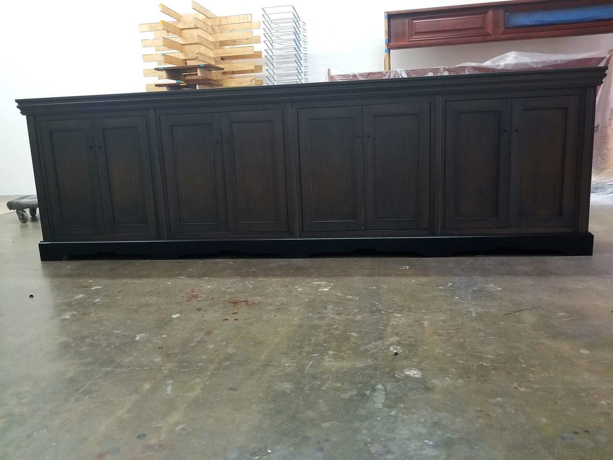 TFinishing's tweet photo. Bottom Kitchen Cabinetry for plenty of storage space🤗  Freshly stained natural #alder #wood ✨Transformation ✨ From natural to a Gray color with brown tone specs. Sched. your next #kitchendesign or #bathroomdesign (714) 845-3578 swipe ➡️ to see the finished product!! https://t.co/nTHQOpuglu