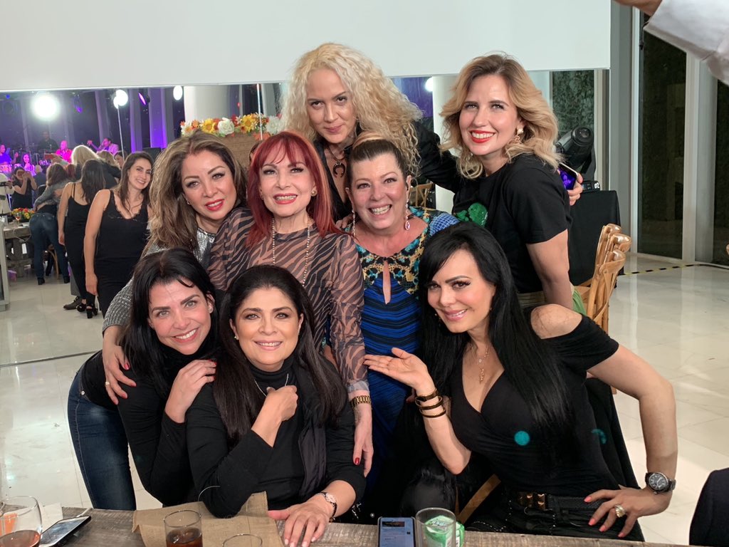 victoria ruffo tweet media