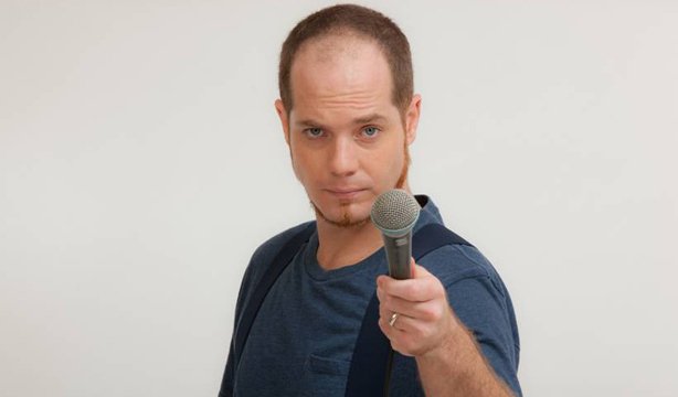 "Cuando uno emigra dicen que hay que empezar de cero.Yo creo que no es así porque uno viene con cierta experiencia, con horas de vuelo.Lo más complicado para mí como artista ha sido perder la convocatoria, he tenido que construirla de abajo" <a href="/BobbyComedia/">Bobby Comedia</a> 
facebook.com/SomosLaParrand…