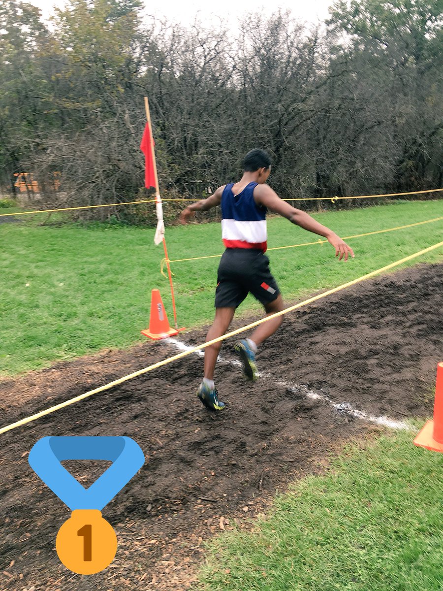 hmrunner's tweet photo. @jarvistdsb @JCIathletics @UofTKPE #XCountry #runners #ccrunners #perseverance #grit #internalstrength  A great day at Sunnybrook watching 100’s of runners in U of T’s inaugural X-Country meet. Jarvis runners were stellar!!! Congrats to our 1st, 16th and 30th place runners. https://t.co/dQaFczz4Af