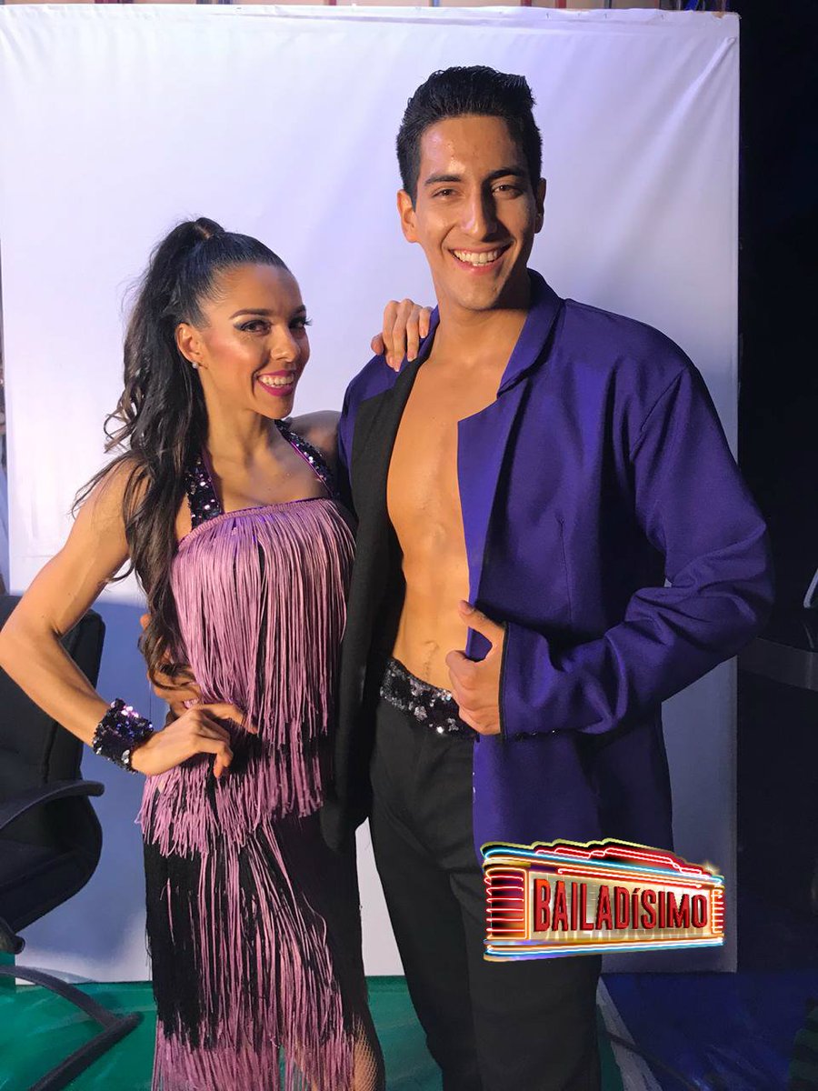 En este momento el baile de #LasNochesDelFútbol con <a href="/luanamininiofic/">Luanamininioficial</a> <a href="/DavInChiPower/">DavInChi</a> #BailadísimoLoGana 💃🕺

 En vivo ➡ bit.ly/2NnZ1az