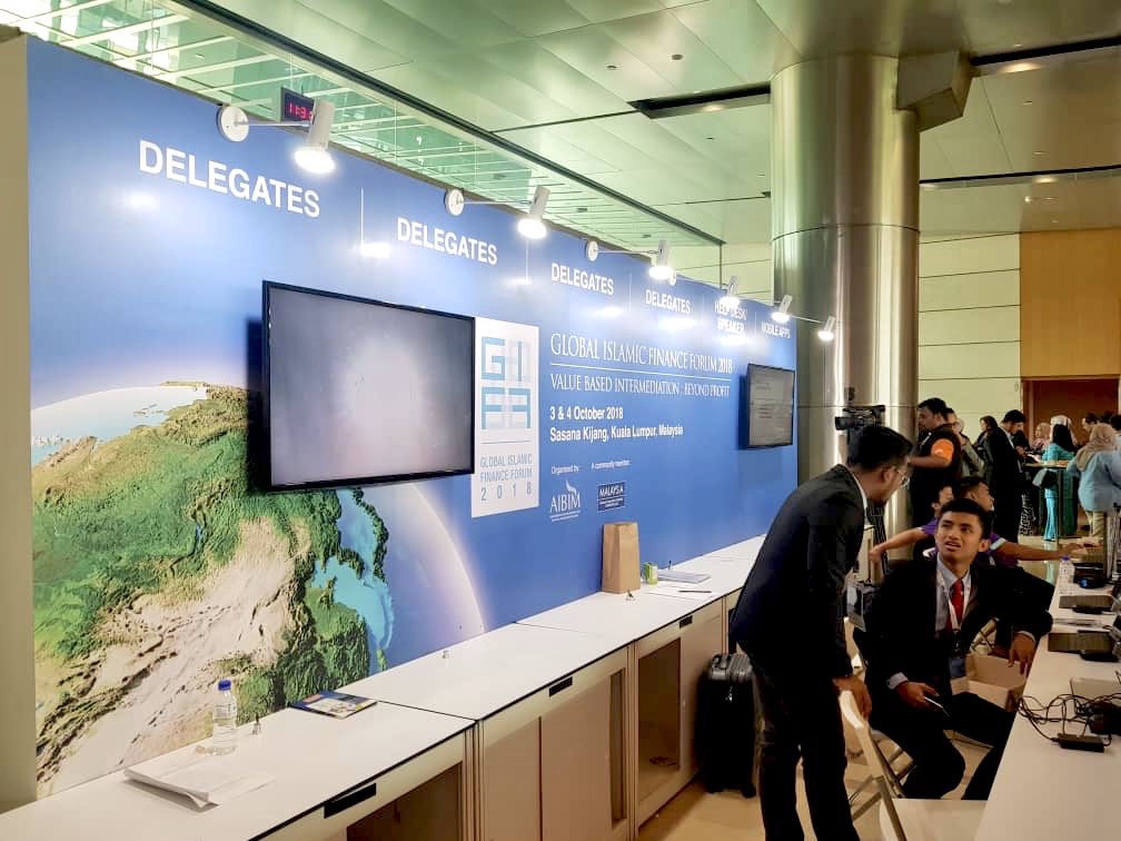 MyETFseries's tweet photo. Happening now on ‘Global Islamic Finance Forum 2018 - Value Based Intermediation : Beyond Profit’. 
.
#giff2018 #valuecap #ivcap #vcam #etfs #myetf https://t.co/UHaA7Kf8DZ