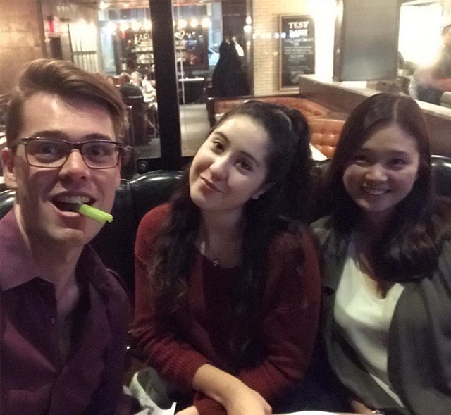 angesae's tweet photo. At Earls for wingsnight! #earlskitchenandbar #okurrr https://t.co/XDgAVNX7JD https://t.co/kZGiZYCrCd