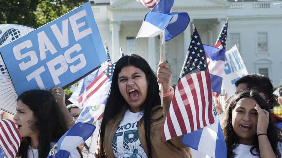 cristicornejo_'s tweet photo. Justa decisión del juez federal de #California, EEUU, que bloqueó la orden de terminar el #TPS que beneficia a 300 mil migrantes de cuatro países, incluyendo #ElSalvador🇸🇻

El juez Edward Chen dictaminó que terminar el TPS resultaría en “daños irreparables y gran sufrimientos” https://t.co/KmeBgN6tPd