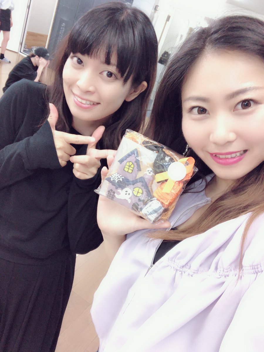 yuri_lum's tweet photo. FDQUEENZのメンバーからもスタジオ開校のお祝いいたたきました💕
のんちゃん、みっすんありがとう😊💕
そして
長年一緒に活動してくれた、けーちゃんと、gogo頑張ってくれてたAYANOがFDQUEENZを卒業して、それぞれの道に進むことになりました✨
今まで本当にありがとう♡
#FDQUEENZ https://t.co/pHepILh9Nh