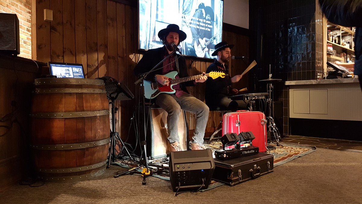 London Drugs tweet media