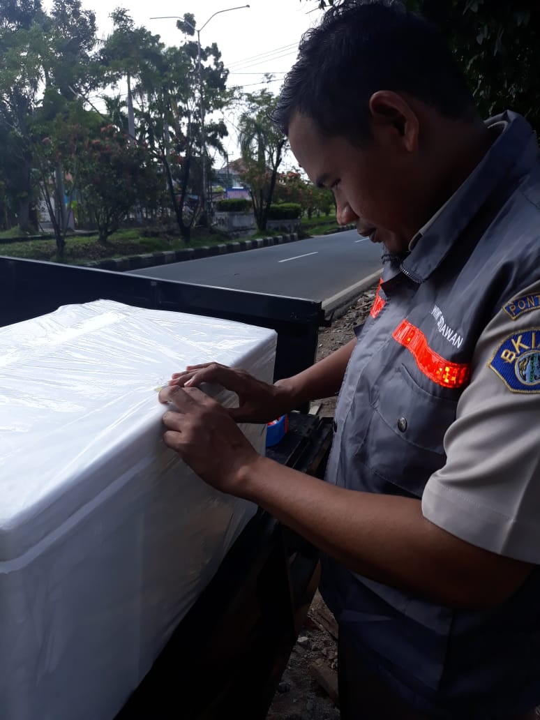 bppmhkp_pnk's tweet photo. 04/10 #OneHealthKIPM Cek Ulang Komoditi Ringau (induk) 14 ekor, 3 koli yang akan dilalulintaskan Ke  Jakarta @HumasBKIPM @BKIPMJakartaI @rinajanwar2201 @kls_i @KangIwan76 https://t.co/gozO5qj3oV