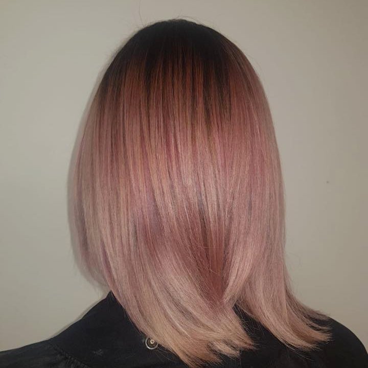 RegisUK's tweet image. Blushing pink with a dark shadow root sets the tone for autumn ✨ 
--
#WellaColor #ColorFreshCreate #pinkhair #regisuk