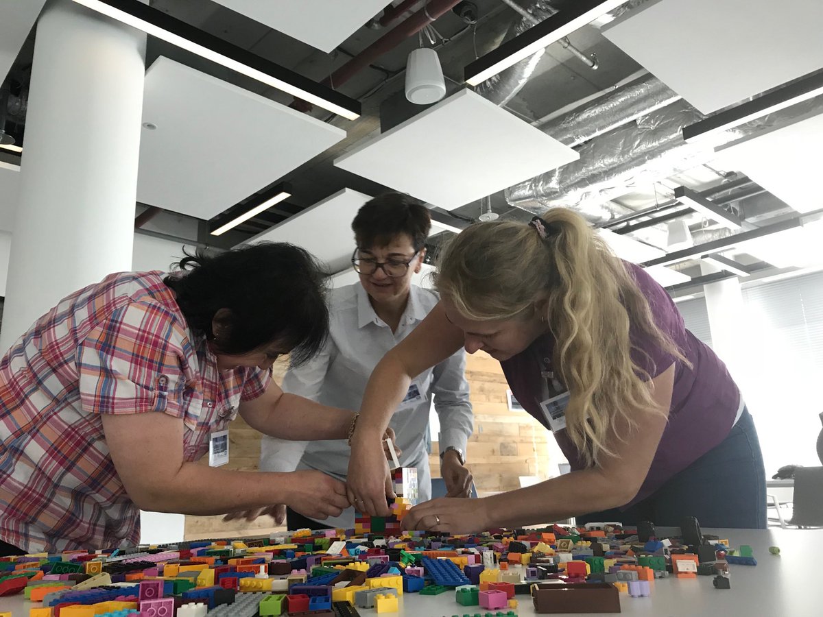 JulieComms's tweet photo. #STEM school teachers learn agile methodologies using #Lego with CA Prague scrum coaches โฆ@stemalliance_euโฉ โฆ@CAUKIโฉ #LifeatCA https://t.co/BN2GvuJ7qS