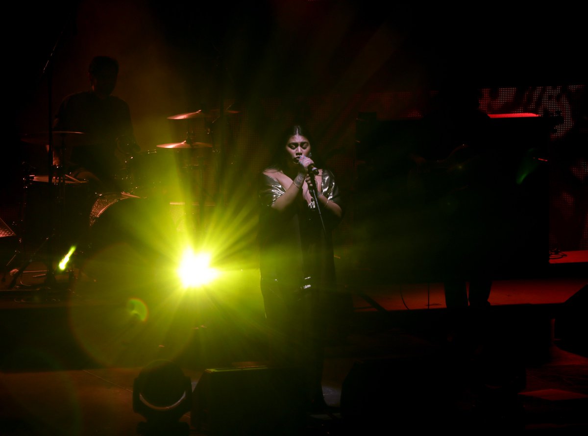 radionzmusic's tweet photo. Aaradhna and band performing ‘Aztechknowledgey’ by @TroyKingiMusic #YASQUEEN 👑👑👑 #SilverScrolls2018 https://t.co/eCfnhHKJAA
