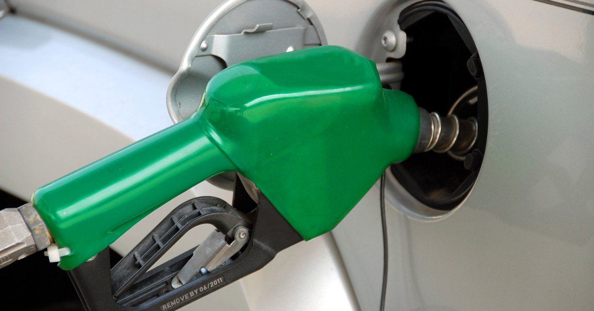 fuel_sucks's tweet photo. Ever wondered what the initial signs of misfuelling your car are? Read our blog to find out https://t.co/t4Ma43UAva   #misfuel #wrongfuel #petrolindiesel https://t.co/MQ0WHvJ2Tp