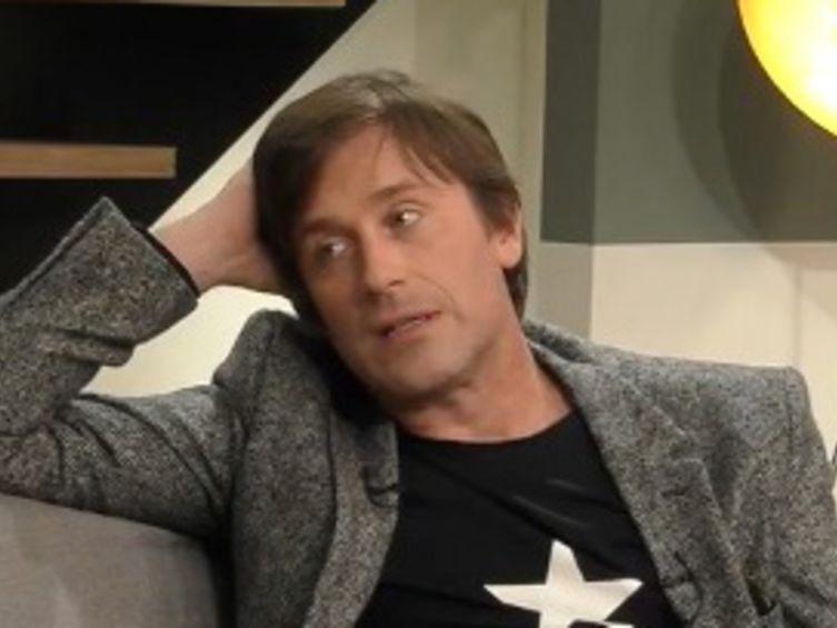 voici's tweet image. #ThomasDutronc : son coup de gueule contre certains Enfoirés qui sont « là pour passer à la télé » bit.ly/2QrM2p4