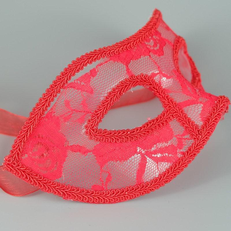TaymeeLifeStyle's tweet photo. A unique lace gorgeous Halloween mask that comes with a satin ribbon tie to go around the head. Available in ONLY Black and Red. Match it up with your outfit and look Halloween fantastic  https://t.co/7sKOvwcFdI https://t.co/7X9cS0Tysn