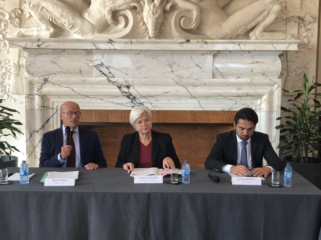 martbonne's tweet photo. Transfert du domaine des RN 44 et 51 de l’Etat vers le @GrandReims au terme d’une longue négociation. Deux axes majeurs de la @VilledeReims sont ainsi rétrocédés et seront rénovés avec une participation de 5,9M€ de l’Etat #PontdeWitry #PlaceGouraud #bdDiancourt #bdVasnier https://t.co/ahuTAgXLkn