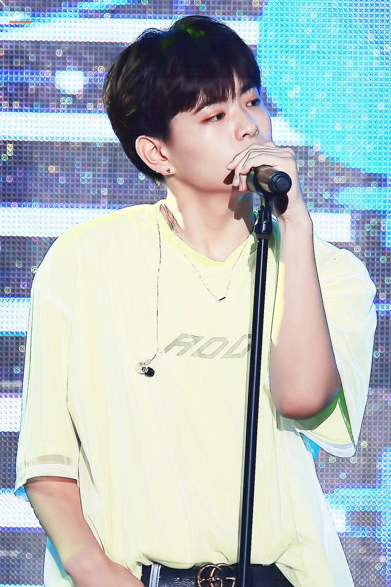 RememberToSG's tweet photo. 180826 👣 평택 락 페스티벌

-
고개를 돌려봐 그동안 볼 수 없던 햇살 
두 눈 속에 가득 담아,

@TELTheEastLight #정사강 #설레임 #사강 #Love_Flutters #더이스트라이트 #정우승 https://t.co/aqk4pCtvFA
