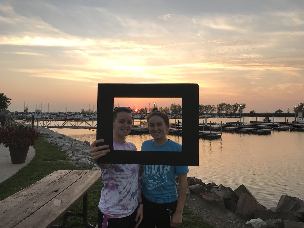 sueysue11's tweet photo. @MerwinsMgr_ktk this peaceful sunset was the perfect end to a beautiful day! #sunsetthrowdown2018 #sunsetson55th #letsmakeamemory #imgonnaneedabiggerwall #teame55th #β€οΈππ³ππ#teamworkdreamwork thanks for the photo help @LeahReindeer #alwaysreadywiththeassit @JRodMcParky_CMP https://t.co/RqXTeYC3g6