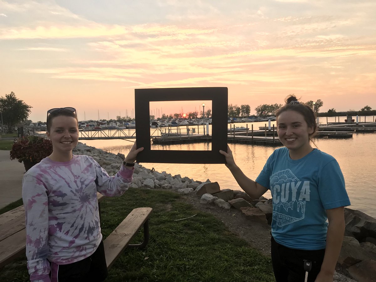 sueysue11's tweet photo. @MerwinsMgr_ktk this peaceful sunset was the perfect end to a beautiful day! #sunsetthrowdown2018 #sunsetson55th #letsmakeamemory #imgonnaneedabiggerwall #teame55th #β€οΈππ³ππ#teamworkdreamwork thanks for the photo help @LeahReindeer #alwaysreadywiththeassit @JRodMcParky_CMP https://t.co/RqXTeYC3g6
