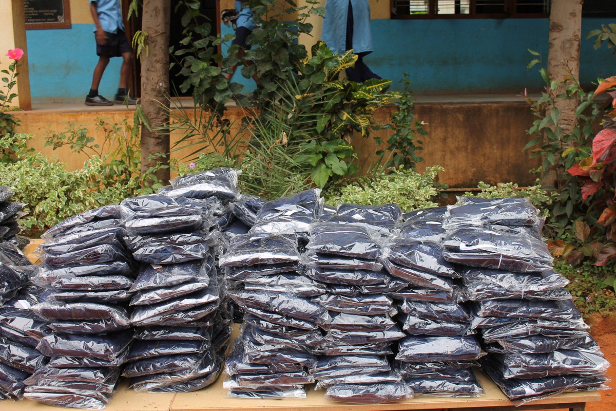 trioacademyblr's tweet photo. Today we have gifted over 200 track suits, Mats,Computers,Wash Basin, Electronic Bell, stationery to Kodigehalli Govt Primay School on the occasion of @daanutsav @THBengaluru @bloreschool @BangaloreMirror @BangaloreTimes1 @WeAreBangalore @TOIBengaluru @whatparentsask https://t.co/x2F0oyrAGH