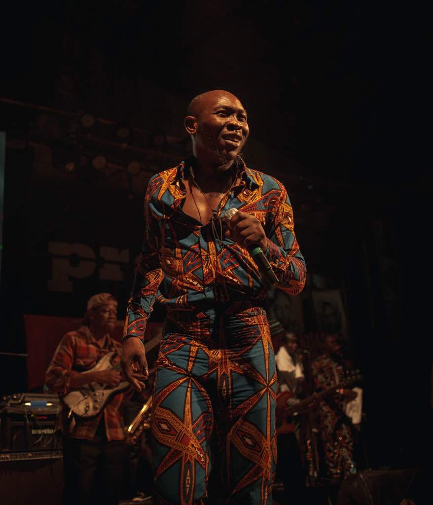 Egypt80Band's tweet photo. As captured by @MANNYJEFFERSON 
 1/10/2018 AT THE AFRIKA SHRINE @RealSeunKuti #SeunKuti #FelaKuti #SeunKutiandEgypt80 #Egypt80 #Egypt80Band #BLACKTIMES #JamesonWhiskey #StruggleSounds #EverybodySayYeahYeah #UnaDeyHearWellWell 
Cc @Otsholeng_Poo https://t.co/N6HoHwBFFx