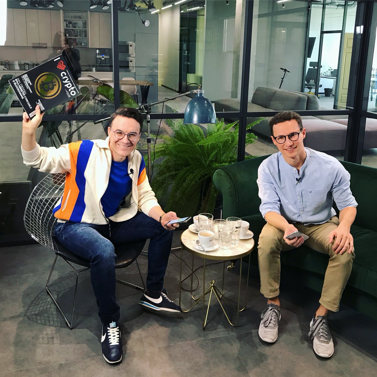 RahimBlak's tweet image. #MaxROY.coin i #RahimCoin!
Jakie są pomiędzy nimi różnice?
Który jest lepszy?
Jaka jest ich funkcja?
Czego obietnicą są #tokeny personalne i firmowe?
Transmisja #RahimCoin #LIVE z @cezarylech 👉 bit.ly/LIVeeeee
#ilovecrypto