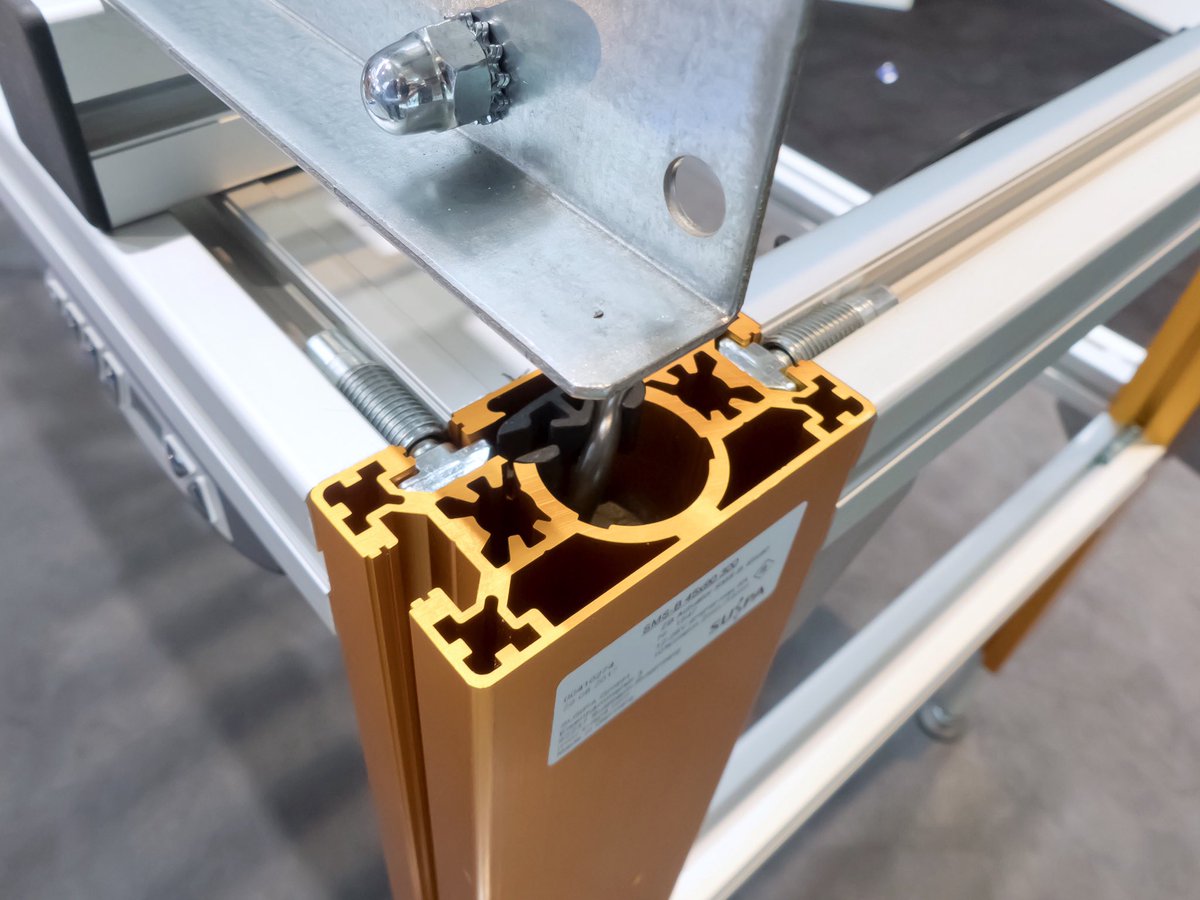 MECHATRONIK_CM's tweet photo. 👩‍🔧👨‍🔧 #Suspa verwandelt mit einem Spindel-#Motor ⚙️ statische Arbeitsoberflächen in ergonomische Arbeitsplatzsysteme. Dieser bildet das Herzstück 🧡 der elektromechanischen Höhenverstellsysteme 1️⃣ Movotec SMS &amp; 2️⃣ ELS3 HeavyDuty.
#MECHATRONIK #Motek2018 #Industrie40 https://t.co/FRF3Ww9EZI