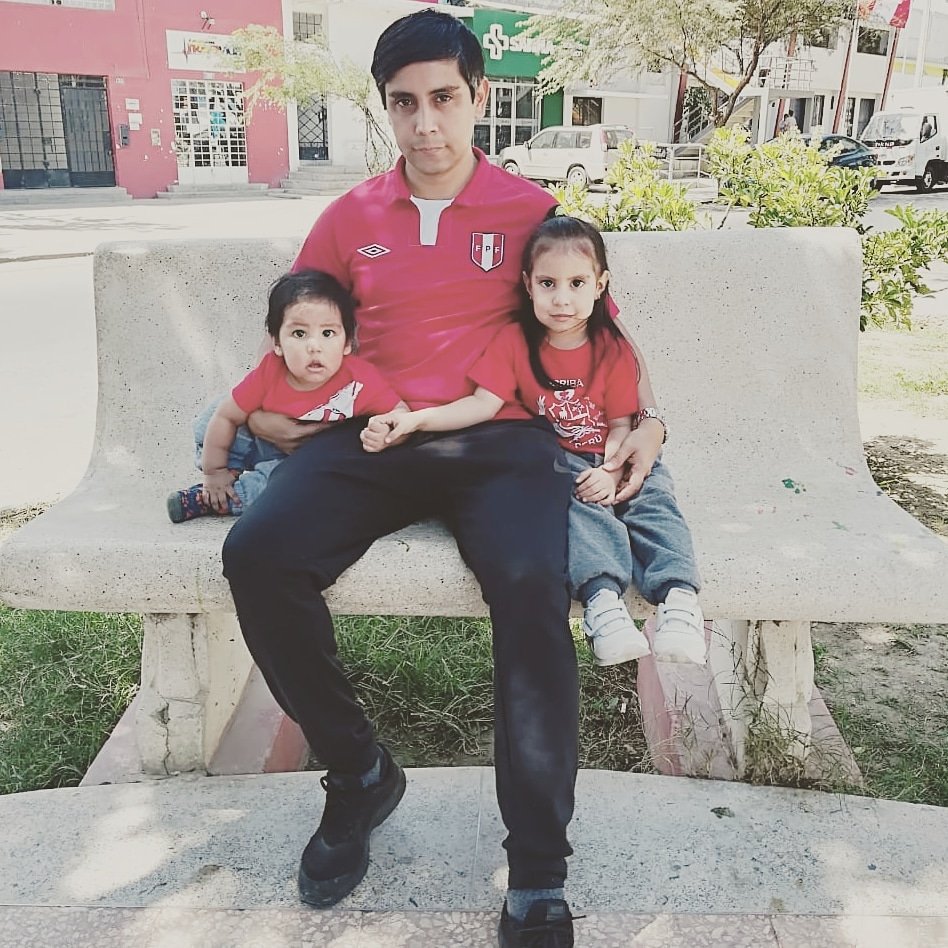 harwy's tweet photo. 🎩 Mis peques 👜 https://t.co/SUxlLVCh6c