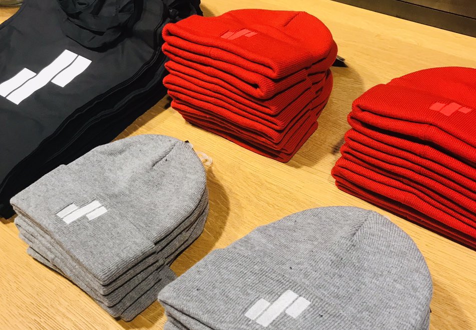 MillaKortesoja's tweet image. Kohta starttaa Solita Meeting Point vuosimallia 2018! Talvi tulee, joten päätettiin hemmotella #SolitaMP osallistujia uusilla @SolitaOy pipoilla ❄️☺️ #välittäminen #arvot #yrityskulttuuri #winteriscoming