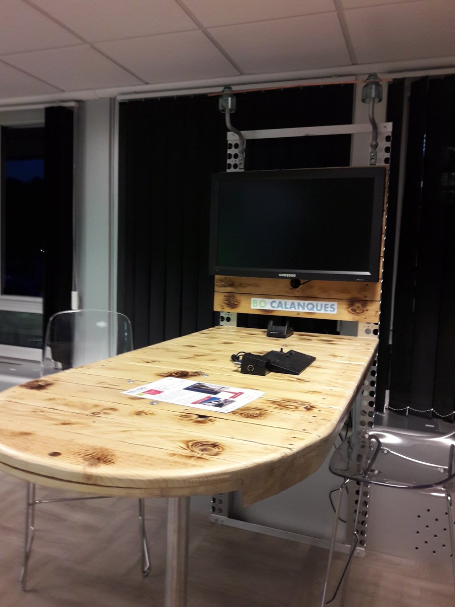 bienven9's tweet photo. #LeSaviezVous
Bel exemple d'esprit d'équipe. Les MPRO BO Calanques @enedis_prov_alp @marseille ont conçu et fabriqué une "langue de chat" pour faciliter les briefs-debriefs des équipes #convivialité #transfertdecompetences #polyvalence https://t.co/ZjWbqbwvbk