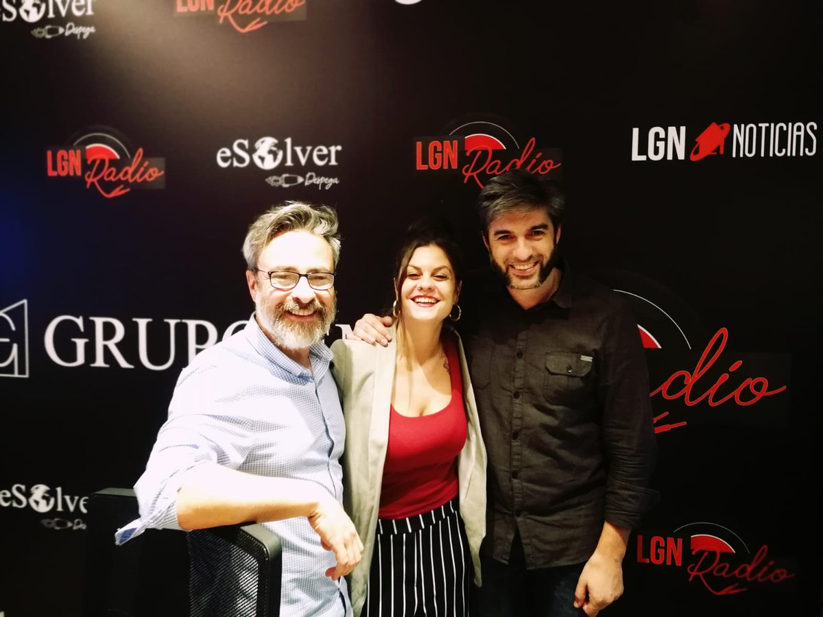 Ayer nos dimos un homenaje presentando el nuevo EP de <a href="/AnitaKuruba/">AnitaKuruba</a> en @RadioLgn Nos cantó en directo y nos puso la alarma para el próximo viernes 26 de octubre... presentará sobre las tablas del <a href="/CafeBerlinMad/">Café Berlín Madrid</a> 😍😎