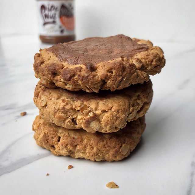 Crunchy oat cookies topped with @pipandnut cacao orange and baked to a gooey centre - dreamy.

I made these cookies by mixing <a href="/quakeroatsuk/">Quaker Oats</a> jumbo oats with <a href="/whey_box/">Whey Box</a> vanilla protein, ground <a href="/grapetreefoods/">Grape Tree</a> almonds, <a href="/cocofinacoconut/">info@cocofina.com</a> coconut oil, <a href="/beloveda/">Amy Dixon</a>… ift.tt/2RnR33k
