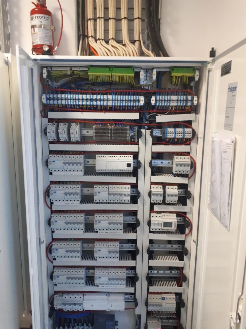 ICATEnviro's tweet photo. We successfully installed our I-PROTECT low-pressure auto fire-suppression system in a server room for an Angolan client. This quick-response system is ideal to prevent electrical fires in confined spaces such as server rooms. #FirePrevention https://t.co/JcxRVJb2H8