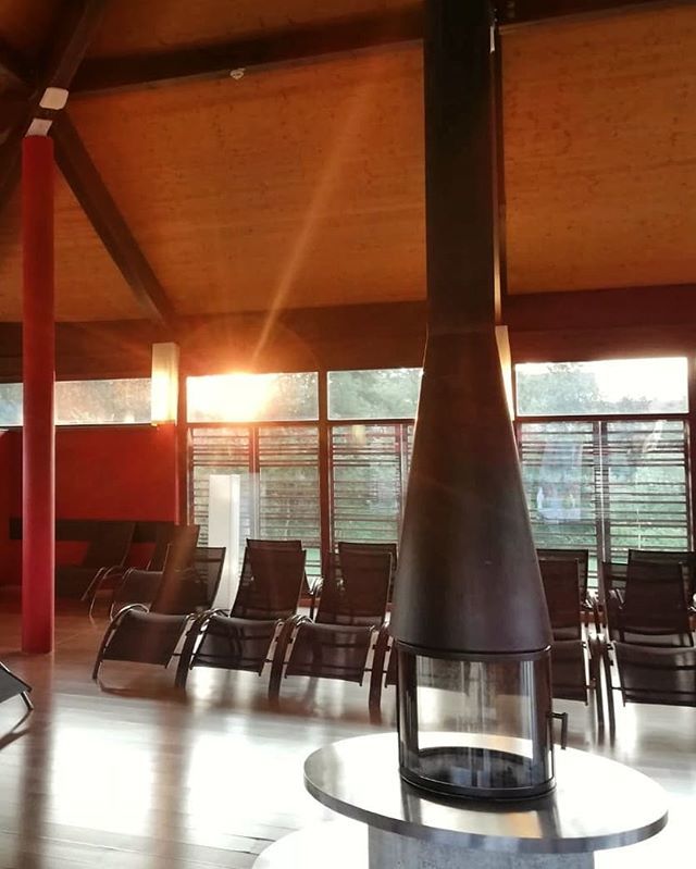 Guten Morgen! Im Kaminzimmer blinzelt uns die Sonne entgegen 🌞
.
Ihr seid keine Morgenmenschen? Macht nichts, denn ab sofort gibt es wieder jeden Freitag die langen Saunanächte:
🕚 Saunieren und entspannen bis 23 Uhr!
Morgen geht's los!
.
#asiaspaleob… ift.tt/2QtiRlB