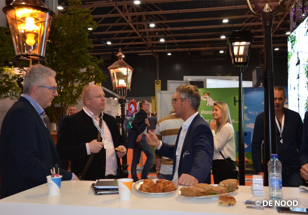 DENOODBV's tweet photo. TERUGBLIK | DE NOOD op Vakbeurs Openbare Ruimte: 
https://t.co/xwNo62JGyz

#beurs #vakbeursopenbareruimte #DENOOD #openbareverlichting https://t.co/wWUs0bCpua