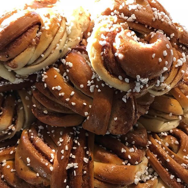 Solen skiner och det är kanelbullens dag. Det kan bara bli en härlig torsdag! #vrg #vrgodenplan #vrskolor ift.tt/2O5O3uq