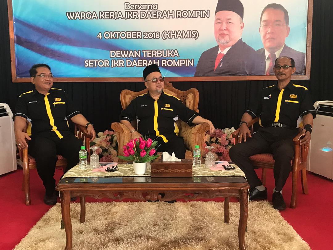 Program Walkabout Pengarah Kerja Raya Negeri Pahang di <a href="/JKRrompin/">JKR Rompin</a> 

<a href="/MOWorks/">でやんす</a> 
<a href="/JKRMalaysia/">JKR Malaysia</a> 
<a href="/Ajalil5225/">Abdul Jalil Mohamed</a> 
<a href="/mannordin2015/">Pesara JKR Negeri Pahang</a>