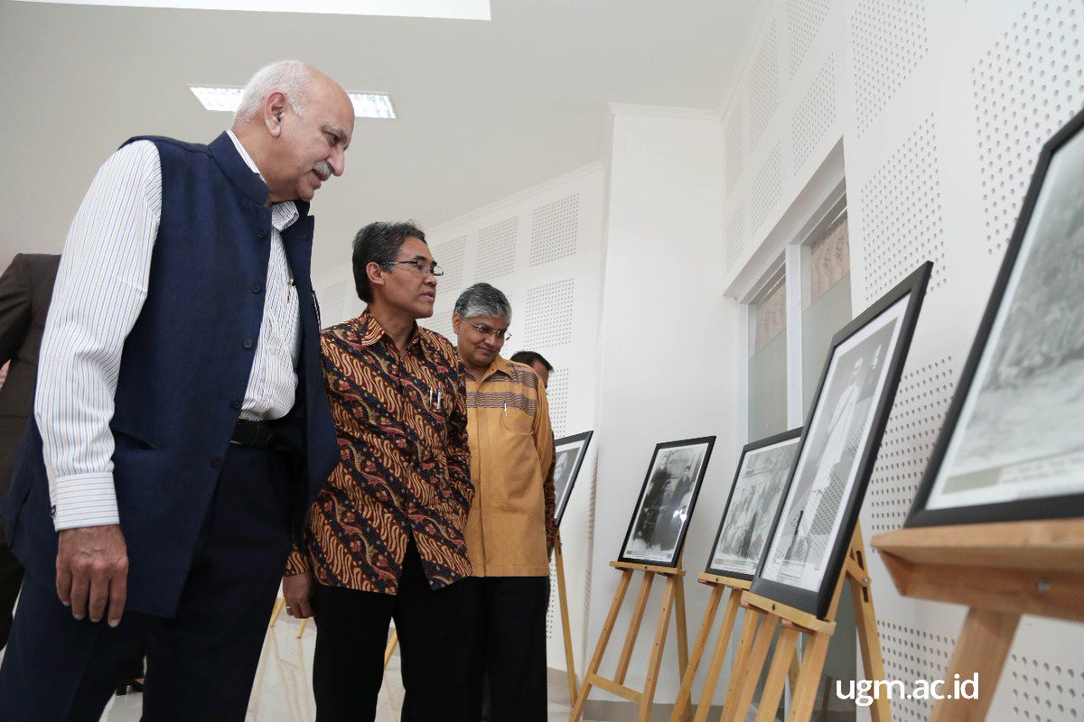 UGMYogyakarta's tweet photo. Acara ini terselenggara atas kerja sama FIB UGM, Kementerian Luar Negeri Republik Indonesia dan India yang terangkum dalam ‘Indonesia-India Interfaith Dialogue’ mulai Rabu (3/10) hingga Jumat (5/10).
#fibugm #globalcollaboration #kemenluri #IndonesiaIndia https://t.co/i2DSam15OQ