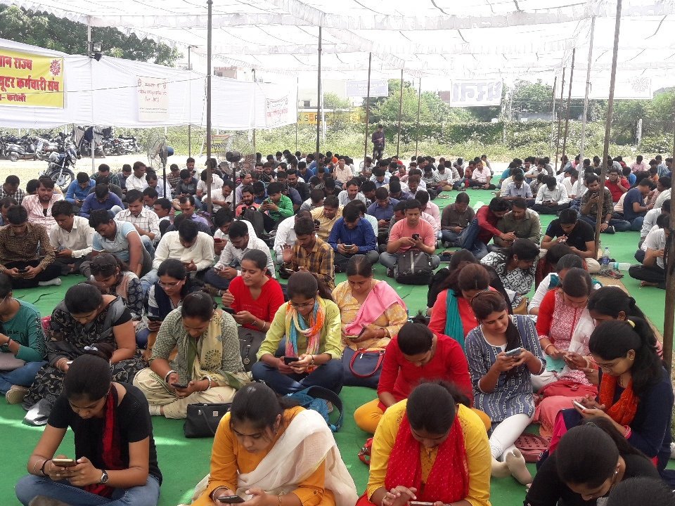 "आओ एक नया निर्माण करें,
 पेड़ों से धरती का श्रृंगार करें"

#GoGreen_Grab3600GP_Raj_IA

<a href="/ravishndtv/">ravish ndtv</a>
<a href="/zeerajasthan_/">ZEE Rajasthan</a>