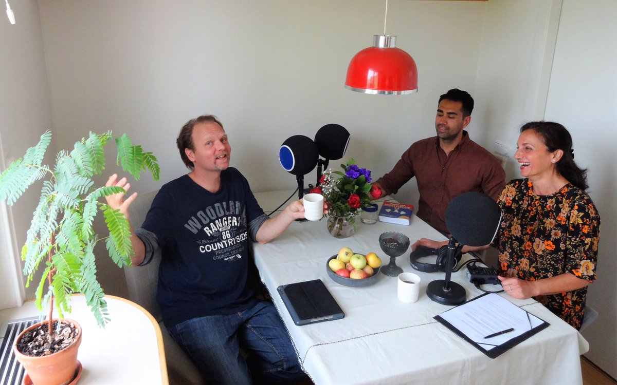 AlmashtaSahar's tweet photo. ”Plan B”
Del 2 av 2
@Panshiri_M&amp; @JensGanman  gästar min podcast. Vi pratar bl.a. om klansamhällets syn på Sverige, vikten av att tala om spelreglerna&amp; konsekvenserna. Vad gör vi med dem
som inte vill integreras? Assimilation eller integration?

https://t.co/ncUlFywmhF https://t.co/eEdG6mJibr