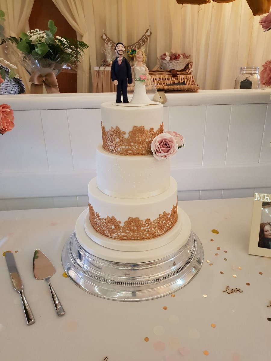 Lace and roses for Rob &amp; Lucy ❤