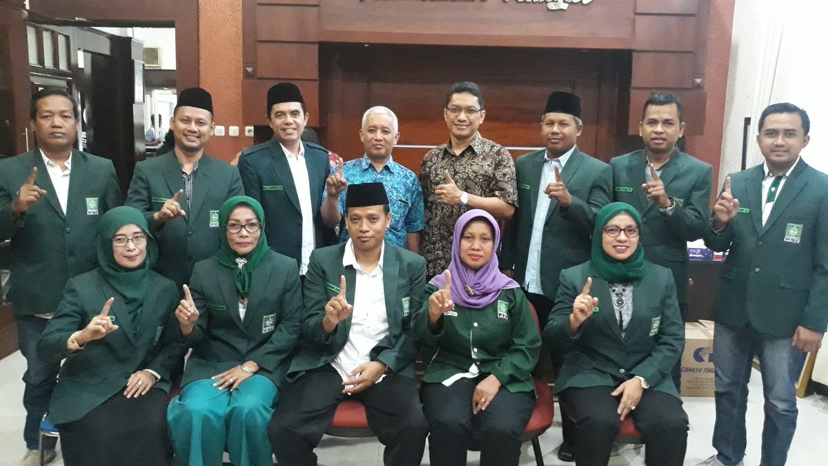 Audiensi Pengurus DPW PKB DIY dengan Direksi SKH Kedaulatan Rakyat, diterima oleh Pimred Dr. Gun Nugroho Samawi dan Jajaran.

Cc <a href="/DPP_PKB/">DPP PKB</a> <a href="/KRjogjadotcom/">Kedaulatan Rakyat</a> <a href="/cakimiNOW/">A Muhaimin Iskandar</a> <a href="/hanifdhakiri/">MHD</a> <a href="/agus_djogja/">Agus Sulistiyono</a> <a href="/UmaruddinMas/">Umaruddin Masdar</a>