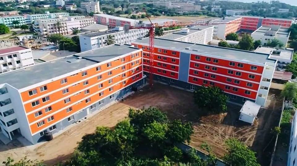 AprChine's tweet photo. Le #temps de #l’action 
Voici les 06 pavillons que Son Excellence le Président de la République @Macky_Sall inaugure ce jeudi dans l’après-midi ; 6 pavillons d’hébergement d’une capacité de 4000 lits pour les étudiantes et étudiants de l’Université Cheikh Anta Diop. @LioMdX https://t.co/rH8UZS7e9A