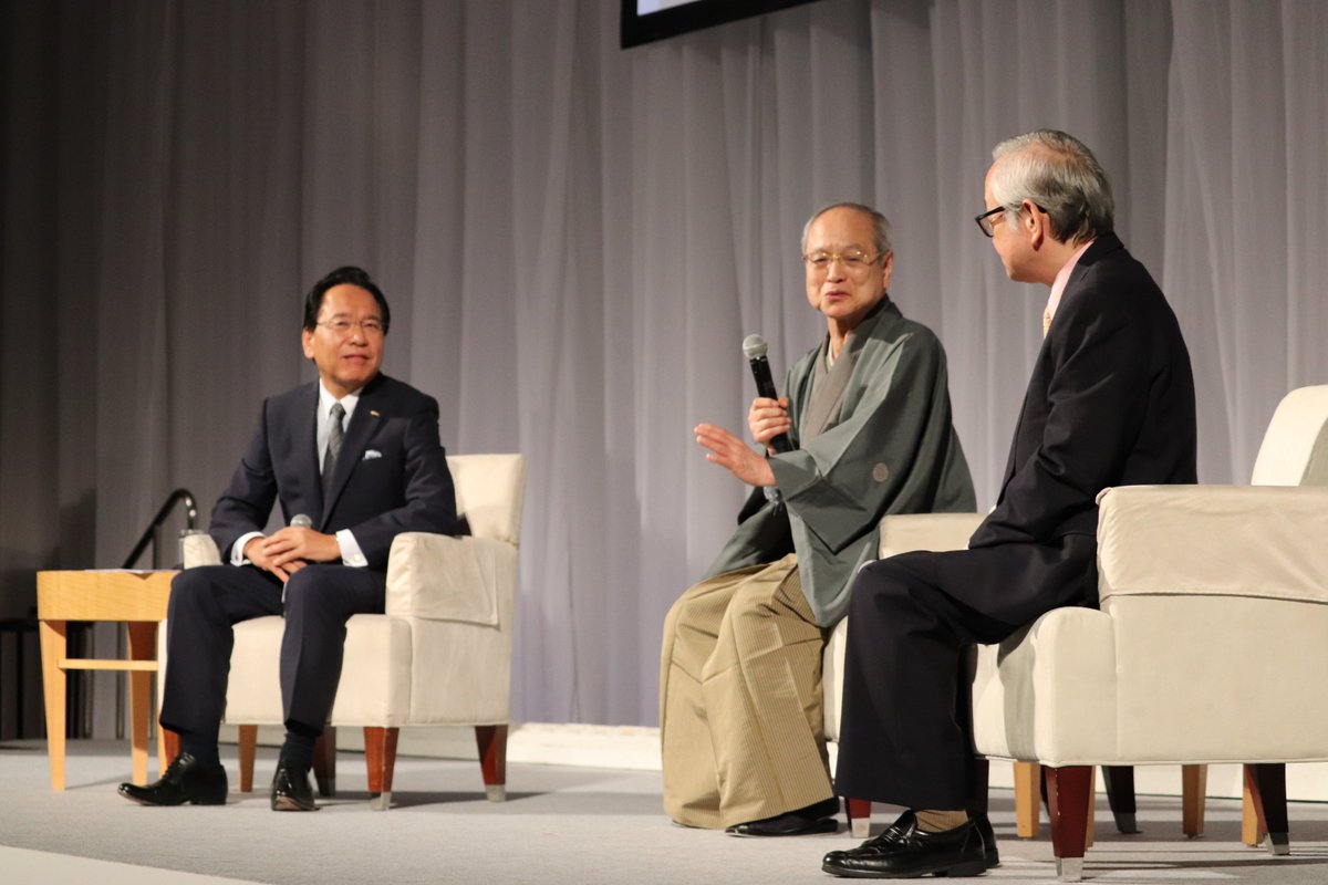 NTTCom3's tweet photo. NTT Communications Forum 2018の1日目がスタート！社長基調講演ではクロストークの特別ゲストとして狂言師、野村万作氏にご登壇いただき、満員御礼の大盛況でした。明日も引き続き開催します！
#野村万作 #NTT  #McLaren 
https://t.co/AG1rB2bznj https://t.co/dL3UX5pu2r