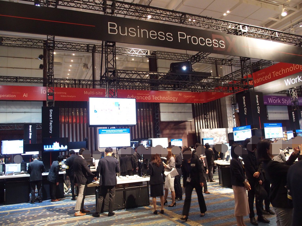 NTTCom3's tweet photo. NTT Communications Forum 2018の1日目がスタート！社長基調講演ではクロストークの特別ゲストとして狂言師、野村万作氏にご登壇いただき、満員御礼の大盛況でした。明日も引き続き開催します！
#野村万作 #NTT  #McLaren 
https://t.co/AG1rB2bznj https://t.co/dL3UX5pu2r
