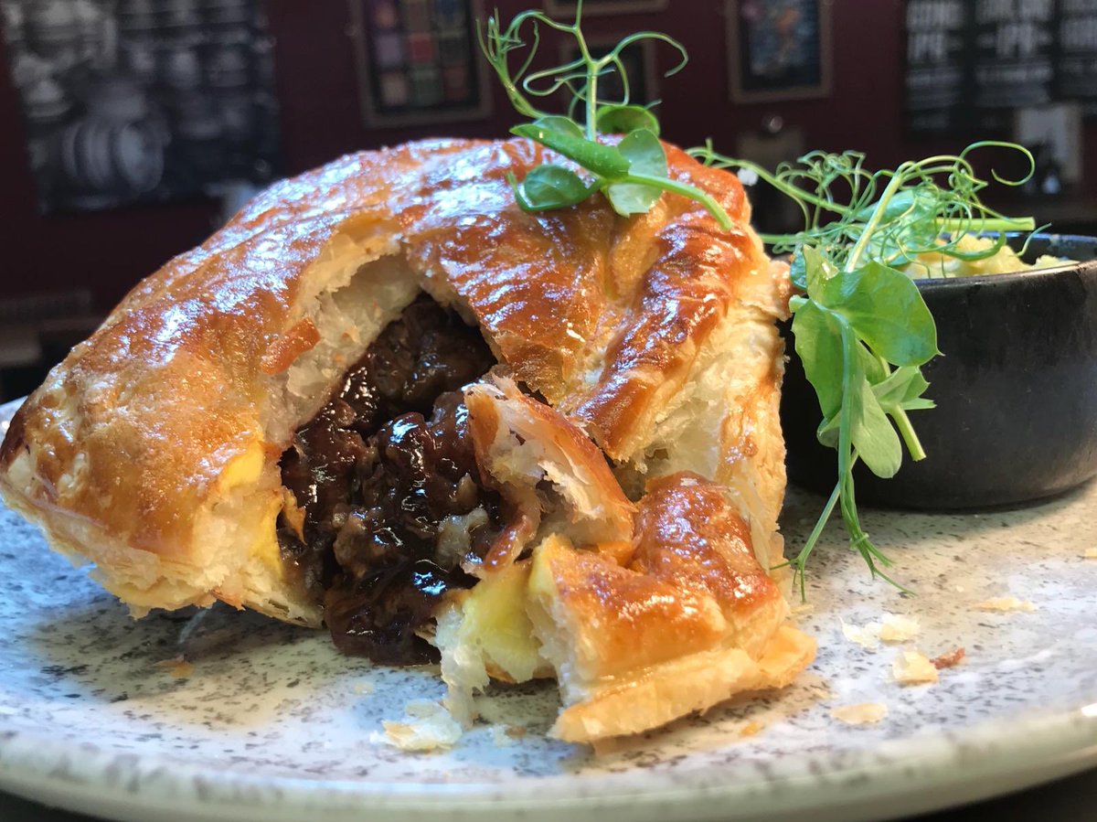 TheMarbleArch's tweet photo. If you’re popping up to Manchester for #IMBC18 AND #IMBCFringe, make sure you come and see us @TheMarbleArch. We’ve got the best bloody food on the specials menus, and it’s ALL MADE WITH @marblebrewers BEER. Kitchen is open from 12-9pm! #marblearchkitchen https://t.co/lLLOklqydg