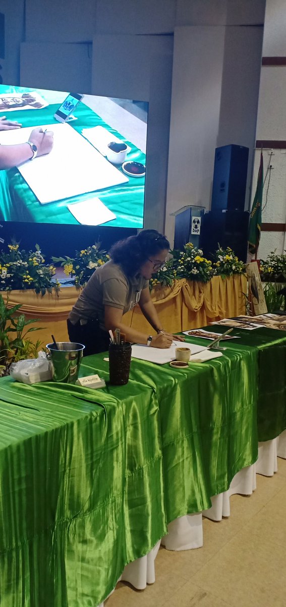 SEACEC1's tweet photo. Day 4: Coffee Art Making and Painting by Ms. Ella Hipolito. #SEACEC2018 https://t.co/WVBJYM0O6A
