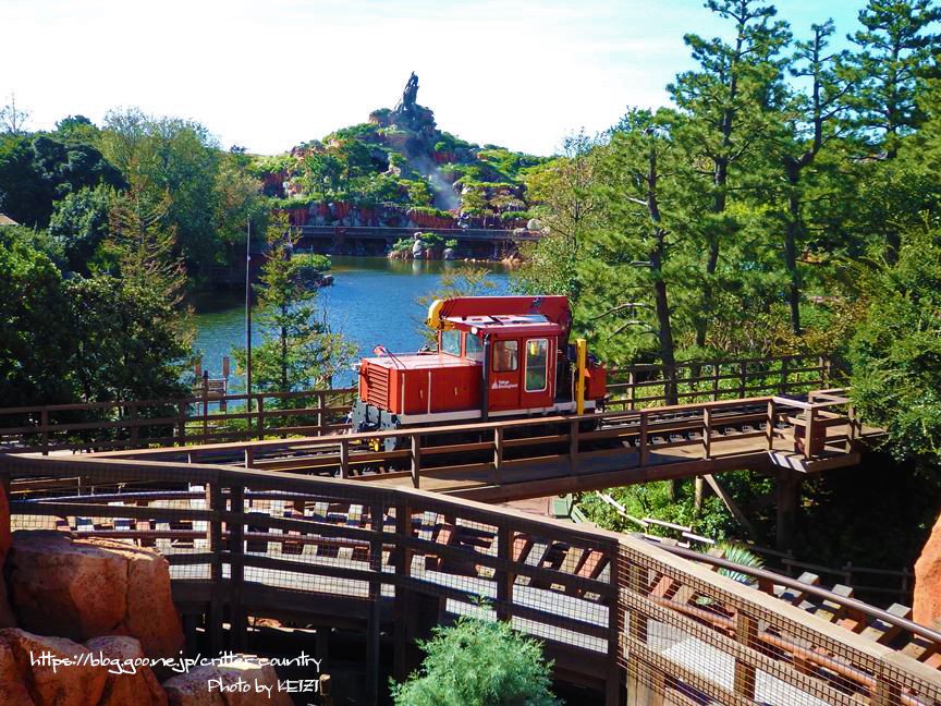 Keizi Aging Tone 東京ディズニーランドのウエスタンリバー鉄道で幻の5番目の列車を見ました この列車を見れた人は願い事がかなうとか かなわないとか 幸せになれるとか なれないとか 東京ディズニーランド ウエスタンリバー鉄道