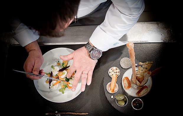 On dévoile les secrets de Chefs aux #GOURMANDEZE 😉
Voici une recette de Patrick Raingeard, Chef de "La Table de Patrick Raingeard" au <a href="/Cap_Estel/">Hotel Cap Estel 5*</a>, 1* au #GuideMichelin 🤩 👇
urlz.fr/7Tt0
Vous l'avez réalisé ? Envoyez-nous vos photos 😉