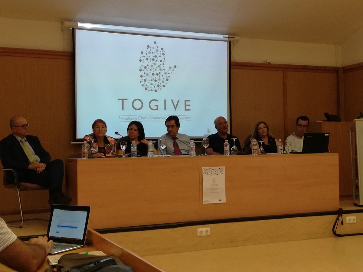 Conferencia inaugural de Ángela Sierra, ahondando sobre la importancia del #GobiernoAbierto para mantener y reforzar la democracia <a href="/CanalULL/">Canal ULL (cuenta trasladada a @ull)</a> #infotogive