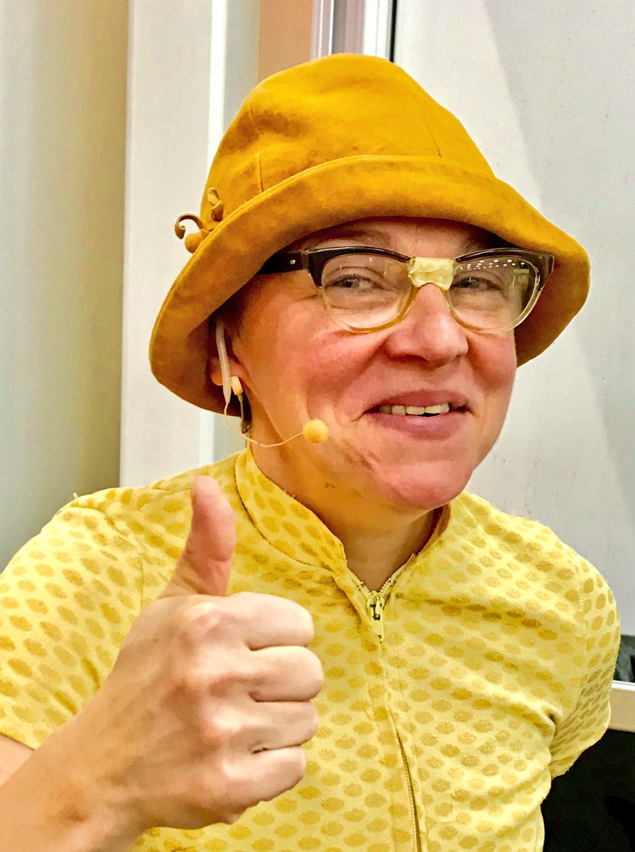 ullabroms's tweet photo. #HyväIkä-messuilla täyttä asiaa meidän kaikkien #HyväElämä’stä #StandUp’huumorin silmälasien takaa. #TyyneKettunen, sosiaali- ja terveyspalvelujen suurkuluttaja, eläkeläinen. #rajojenRikkominen #elämänilo #huumori #nauru #teryleeni #Pectus #letkis @foibekartano @VTKL10 @HyvaIka https://t.co/KRS5LIHKgu